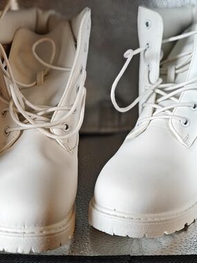Rouge Helium White Lace-Up Winter Rain Boots